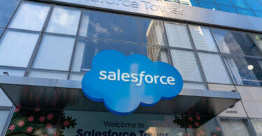 How to apply for Financial Analyst At Salesforce